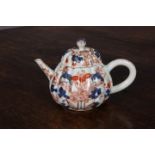 AN 18TH CENTURY IMARI PORCELAIN TEAPOT, of squat reeded form.