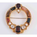 A MID VICTORIAN SCOTTISH AGATE, GARNET AND AQUAMARINE BROOCH,