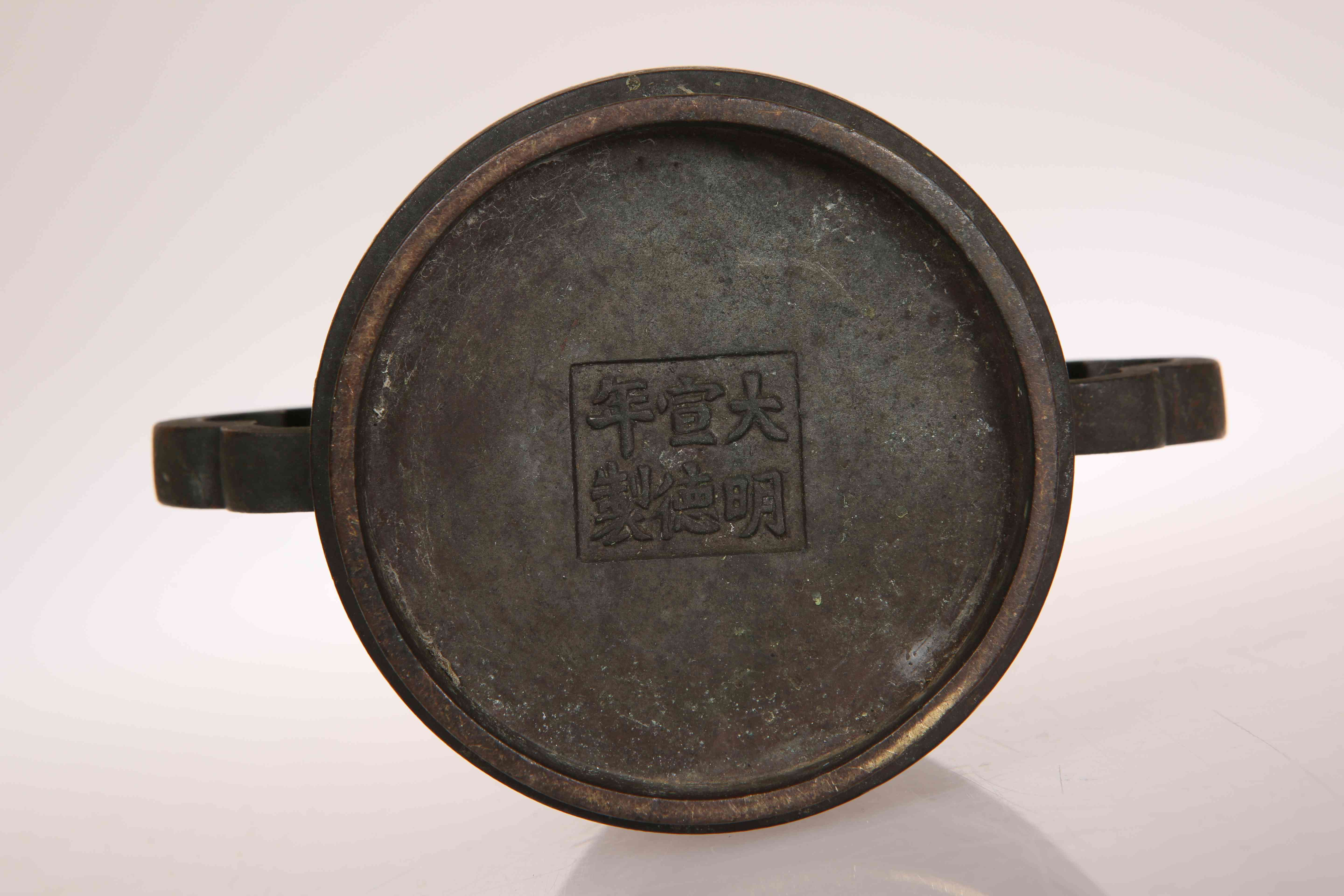 A CHINESE LEADED BRONZE TWO-HANDLED CUP, cylindrical with half quatrefoil handles and recessed foot, - Image 4 of 11