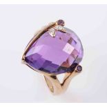 AN AMETHYST AND DIAMOND RING,