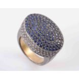 AN INDIAN SAPPHIRE AND DIAMOND RING,