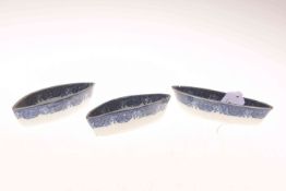 Set of three blue and white pearlware boat-shaped bowls,
