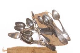 Seventeen Georgian silver teaspoons (three sets) and six COntinental spoons (23)