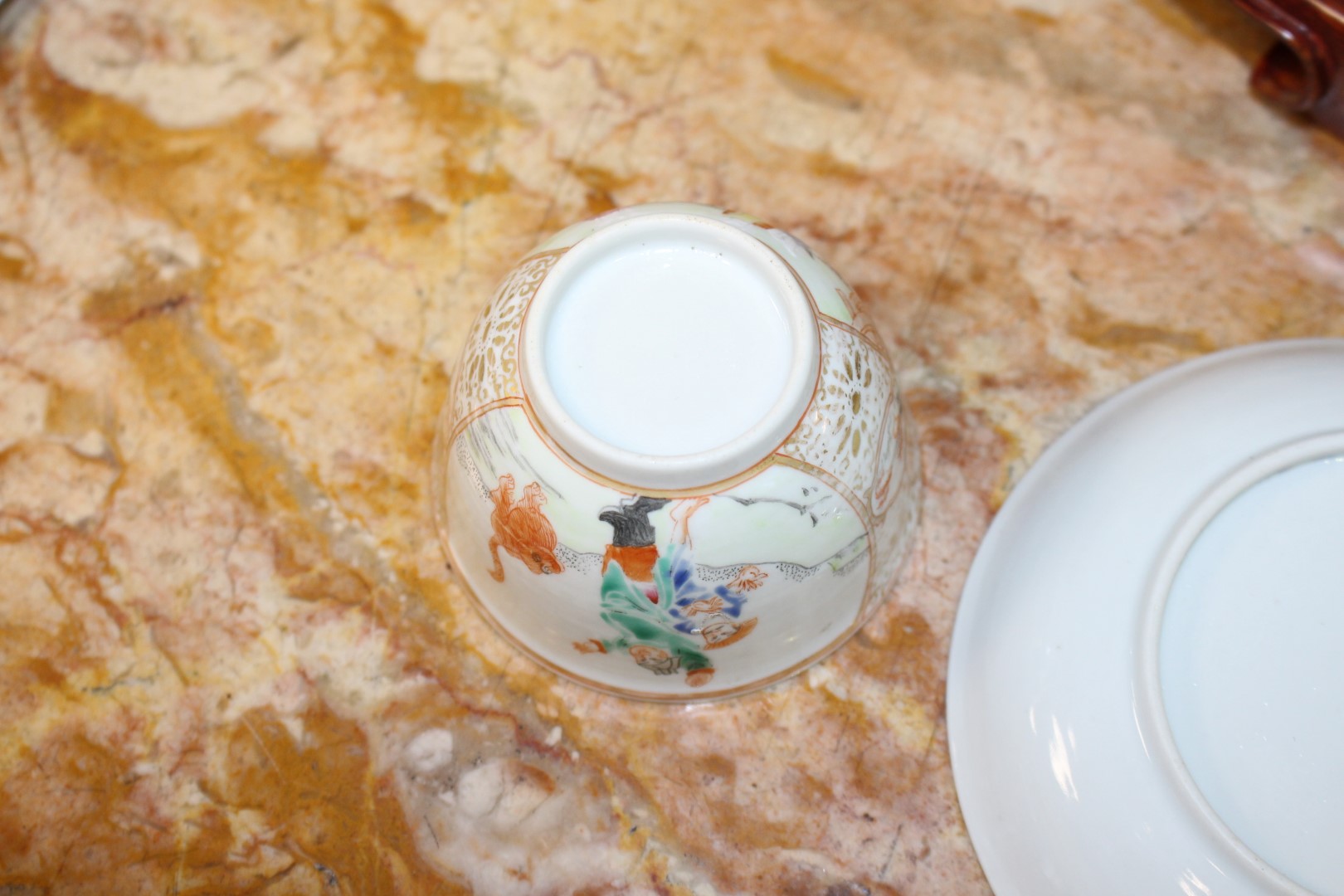 A COLLECTION OF FIVE CHINESE TEA BOWLS AND SAUCERS, - Image 19 of 22