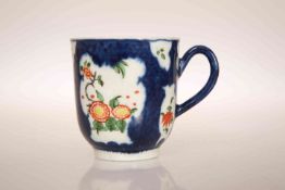 A WORCESTER SCALE BLUE GROUND COFFEE CUP, CIRCA 1770,