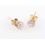 A PAIR OF DIAMOND STUD EARRINGS,