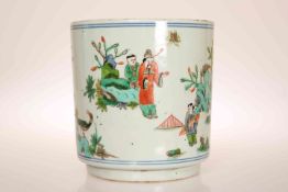 A CHINESE PORCELAIN BRUSH POT, IN KANGXI STYLE, of cylindrical form, painted with figures,