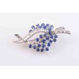 AN EDWARDIAN SAPPHIRE AND DIAMOND BROOCH,