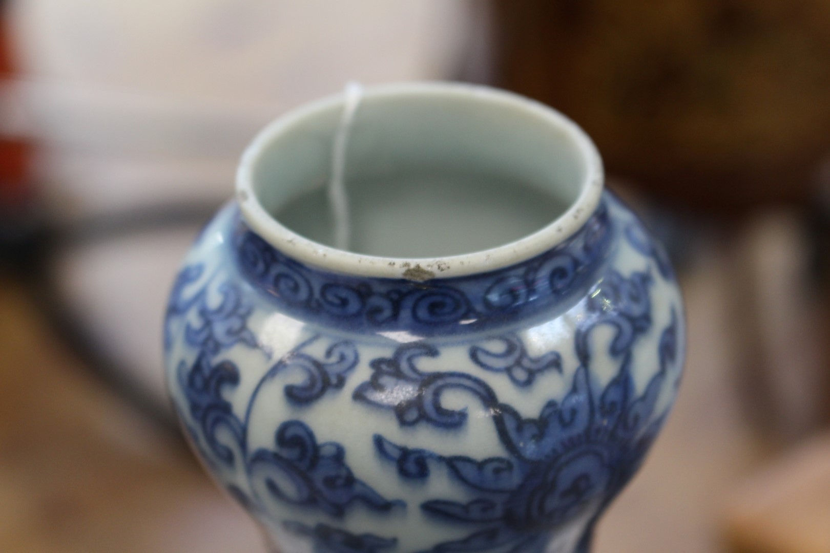 A CHINESE BLUE AND WHITE PORCELAIN VASE, of baluster form, with "garlic" neck, - Image 6 of 6