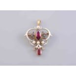 AN EDWARDIAN RUBY, ENAMEL, DIAMOND AND SEED PEARL PENDANT BROOCH,