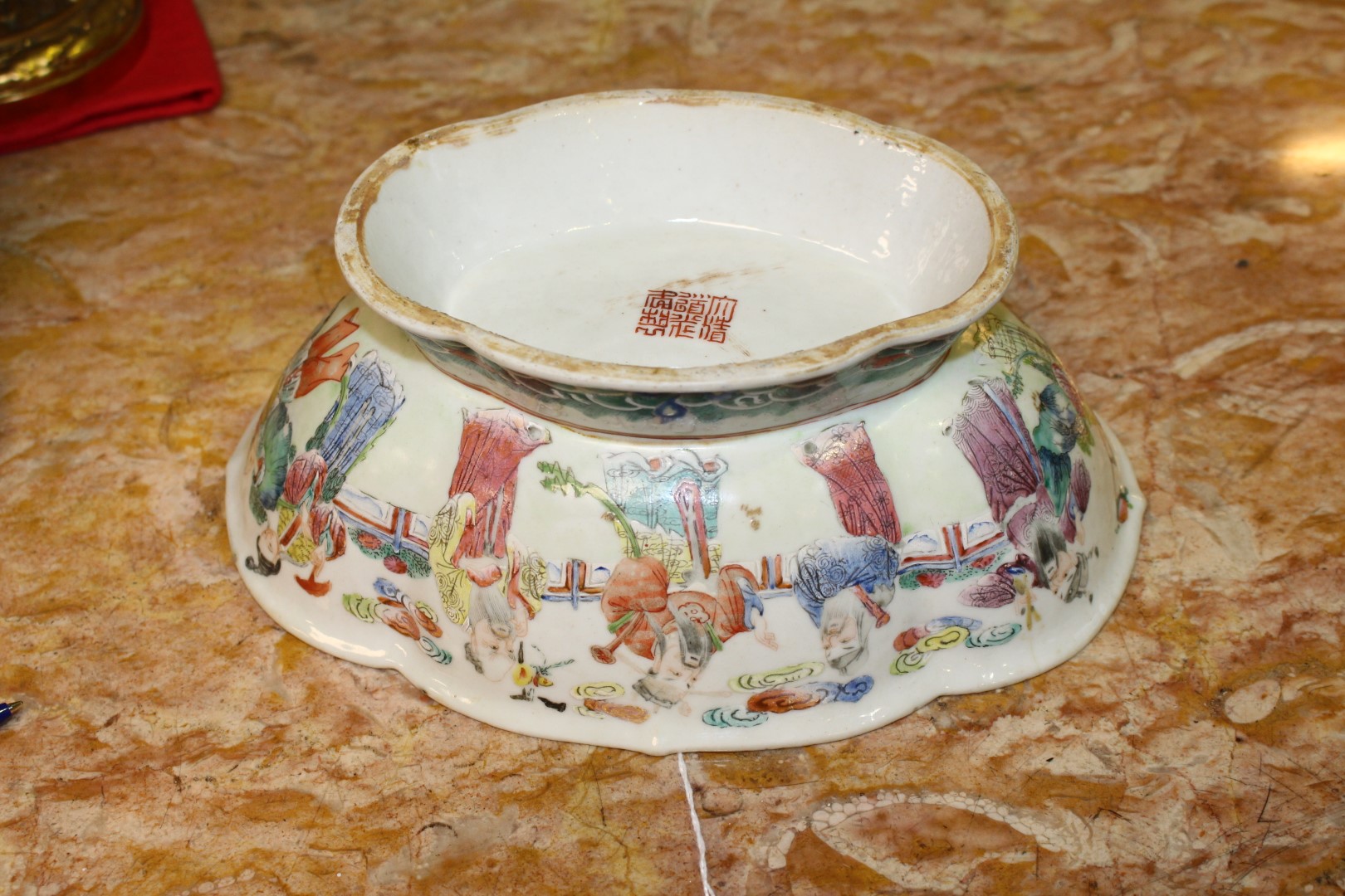 A CHINESE FAMILLE ROSE PORCELAIN BOWL, of oval lobed form, - Image 3 of 8