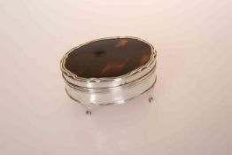 A GEORGE V SILVER AND TORTOISESHELL JEWELLERY BOX, ADIE BROTHERS, BIRMINGHAM 1928, of oval form,
