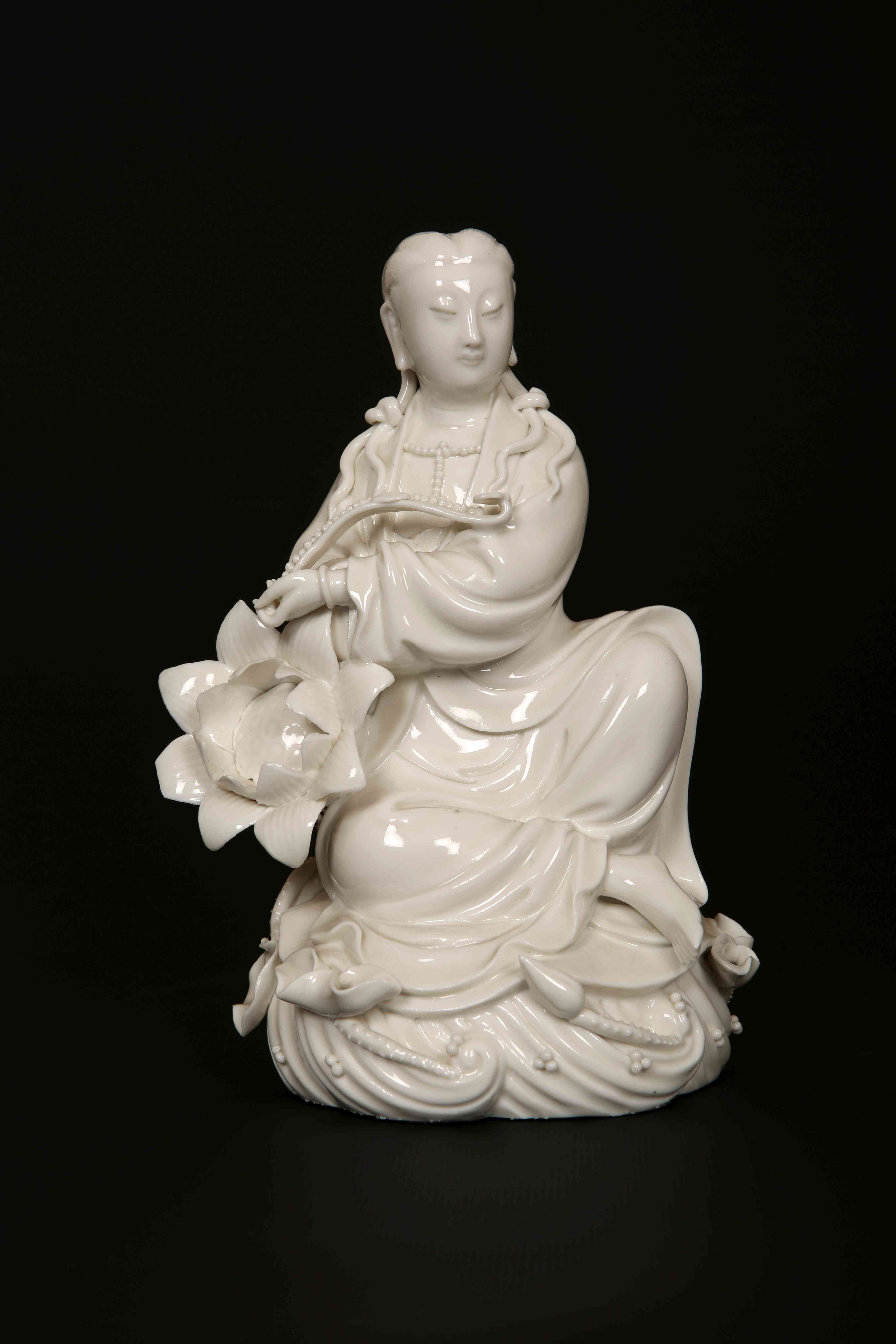 A CHINESE BLANC DE CHINE PORCELAIN FIGURE OF QUAN YIN,