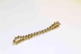 14 carat yellow gold and round brilliant diamond bracelet, total diamond weight approximately 5.
