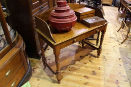Victorian mahogany ¾ gallery backed washstand on turned legs