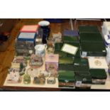 Boxed Lilliput Lane Cottages and other cottages and collectables