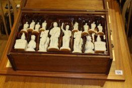 Classical theme chess set with associated fitted box and board
