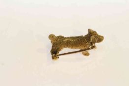15 carat gold brooch in the form of a terrier, 13.