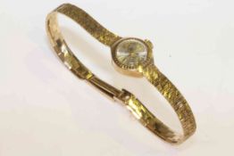 Vintage Avia 9 carat gold lady's wristwatch,