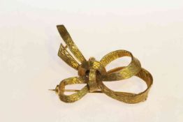 9 carat gold bow brooch, 5.