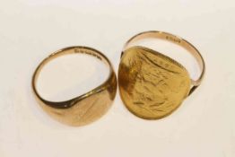 9 carat gold signet ring and a sovereign ring, 1907, the shank stamped 9 CT (2) gross 15.