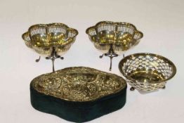 Pair of Edwardian silver pierced bowls, Birmingham 1909, 9.