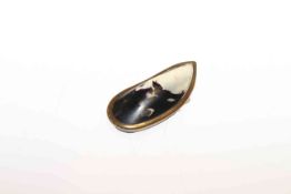 Copper and brass mussel shell snuff