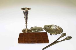 Silver-handled glove stretchers, silver purse, silver shell-form dish,