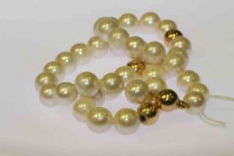 Freshwater pearl necklace with 9 carat yellow gold beads and clasp, 46.
