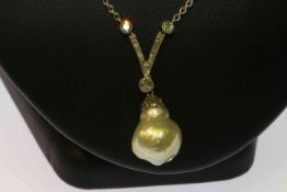 Natural pearl pendant,
