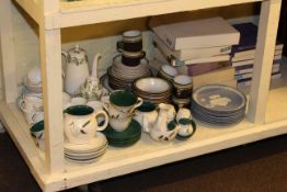 Boxed and loose Wedgwood plates, Denby 'Green Wheat', Susie Cooper and other teaware,