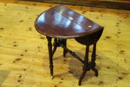Late Victorian mahogany turned leg Sutherland table