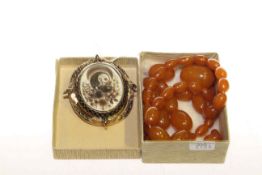 Victorian mourning brooch and amber beads (2)
