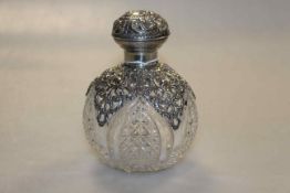 Edwardian silver mounted scent bottle, Birmingham 1906,