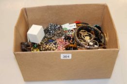 Box of mixed jewellery