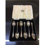 A set of cased sterling silver tea spoons