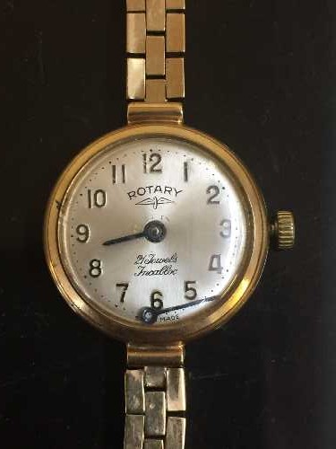 A lady's 9ct gold Rotary wristwatch on 9ct chain, 15.