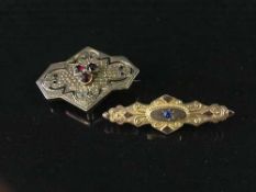 Two Victorian yellow metal mourning brooches (2)