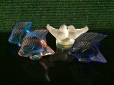 Four Lalique glass ornaments - Bird group and three fish