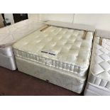 A Relyon Chesterfield 4'6 storage divan set