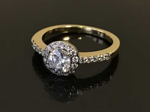 An 18ct gold diamond cluster ring,