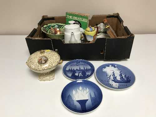 A box of china, ornaments, dishes, Newhall bowl, Copenhagen plates,