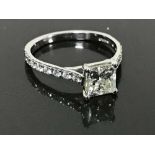 A princess cut diamond solitaire ring 1ct set in platinum, colour G/H, clarity Vvs,