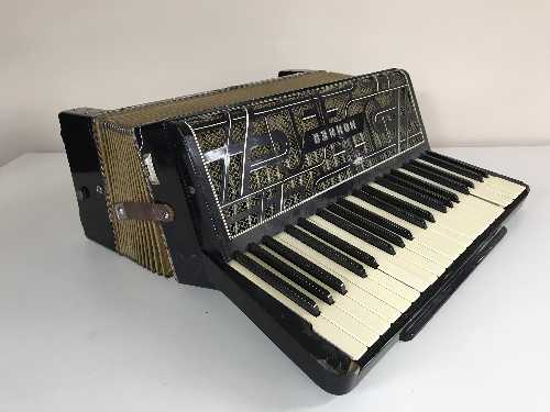 A Honer Vendi III piano accordion