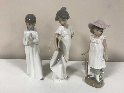 Three Nao figures - girls