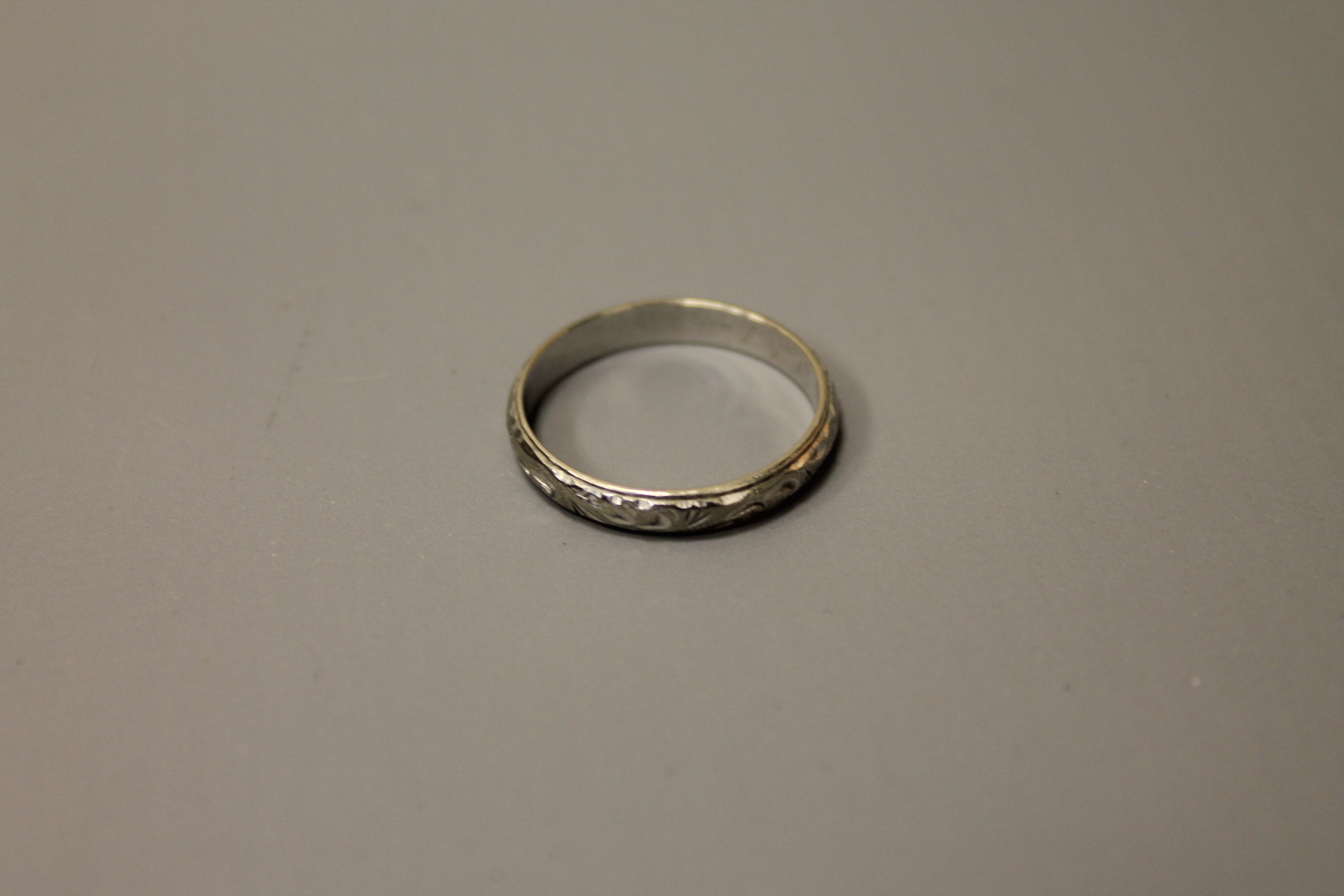 An 18ct gold band ring, 4.2g.