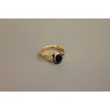 An 18ct gold sapphire ring, size O.