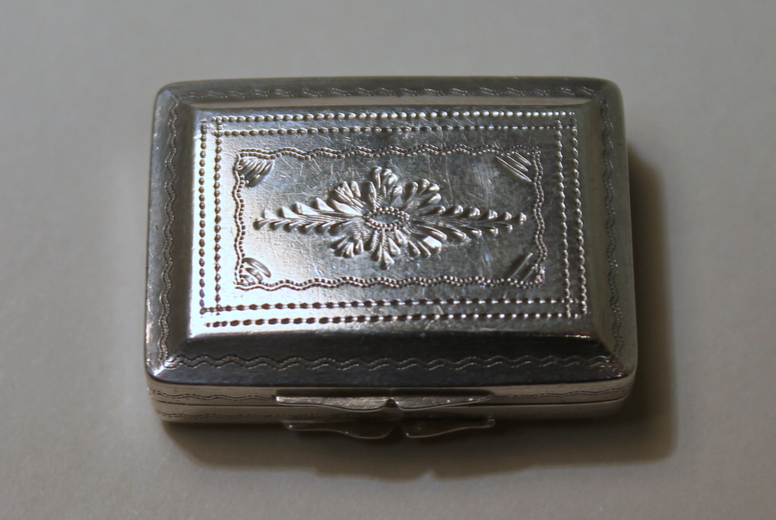 Silver rectangular vinaigrette with incurved edges scrolling grille, by John Bettridge, Birmingham, - Image 8 of 10