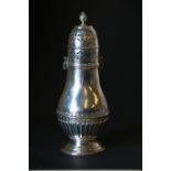 Edwardian silver castor of Georgian style with bayonet cap and embossed base by Mappin & Webb,