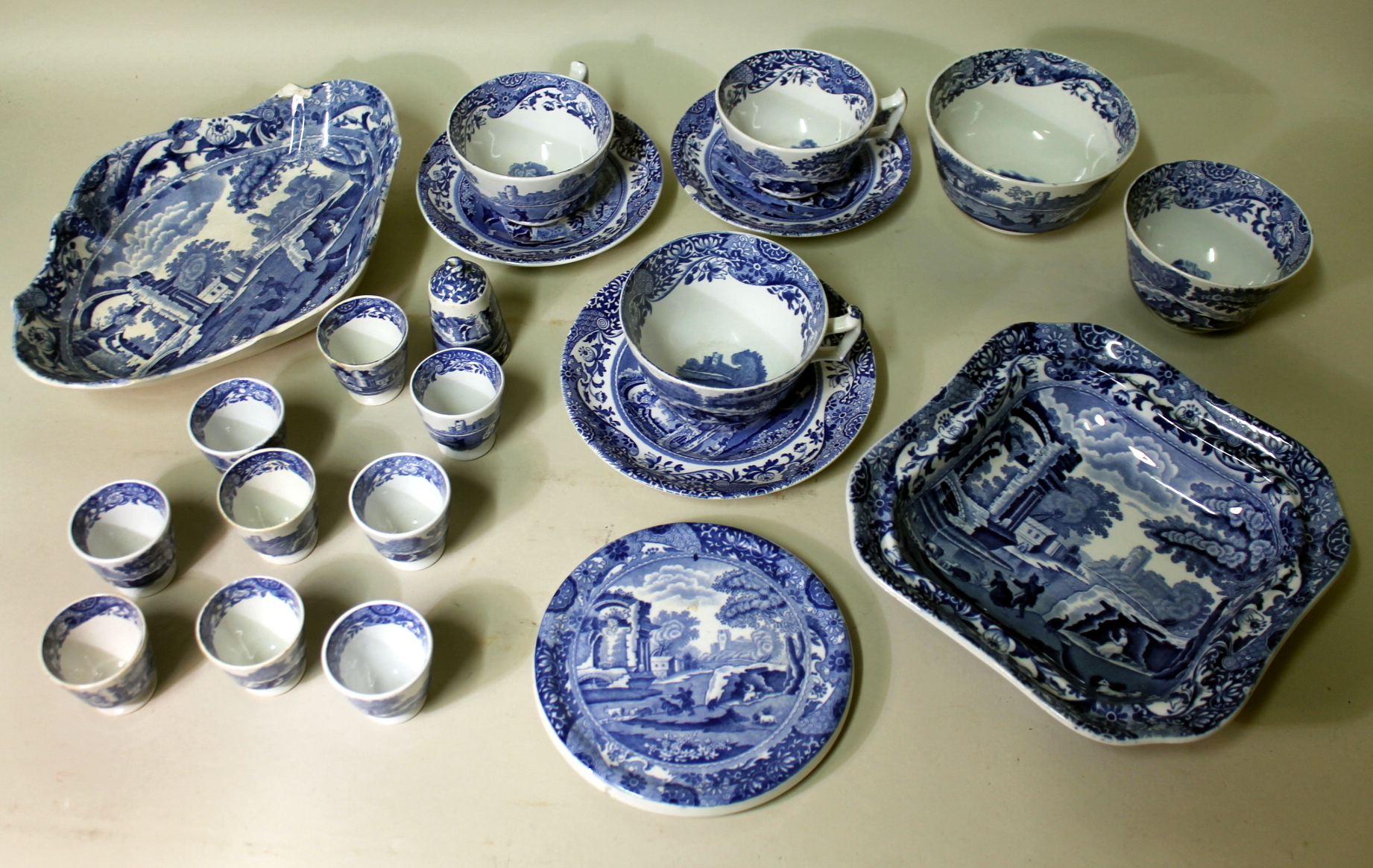 Quantity of Copeland Spode Italian pattern breakfast and dinner wares including ashets,